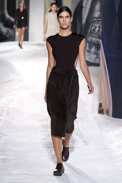 Look 32